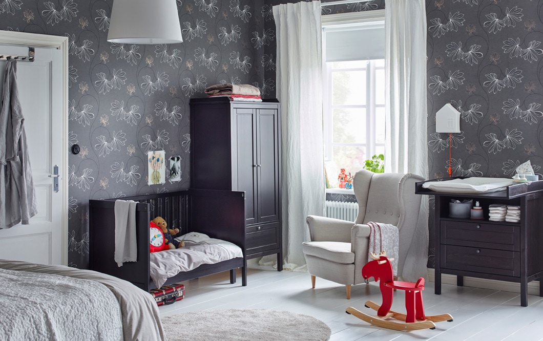 Traditional theme based dark color wallpaper kids room Remodeling with window ideas and design