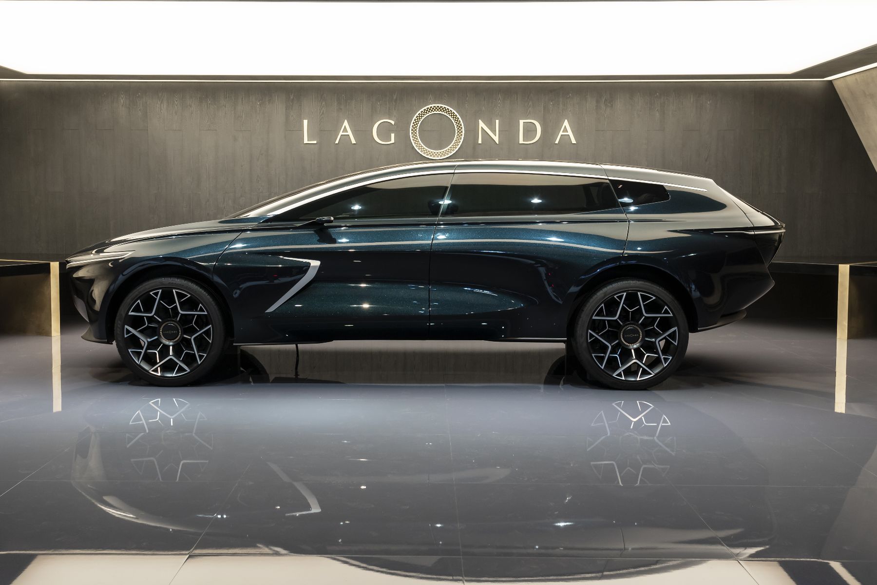 Aston Martin 2020 Lagonda All Terrain electric car side view full 4k ultra wide wallpaper